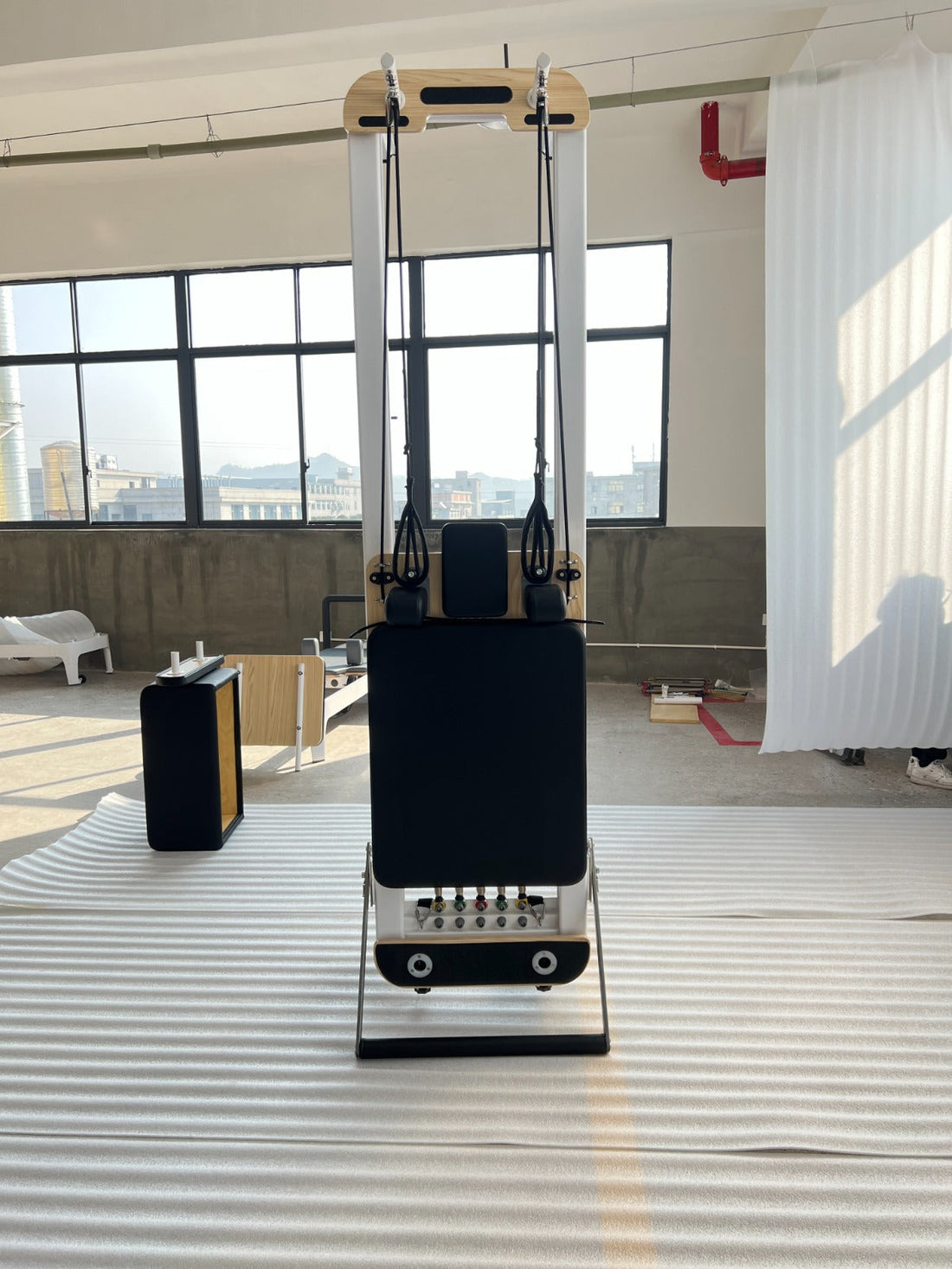 Reformer Pilates professionnel compact | Gagnez de l’espace sans sacrifier la qualité – COREVAIS